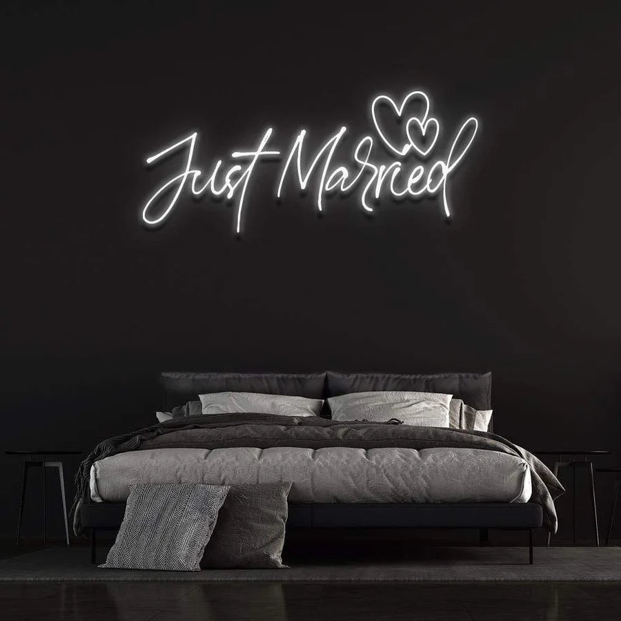 'JUST MARRIED' NEON SIGN